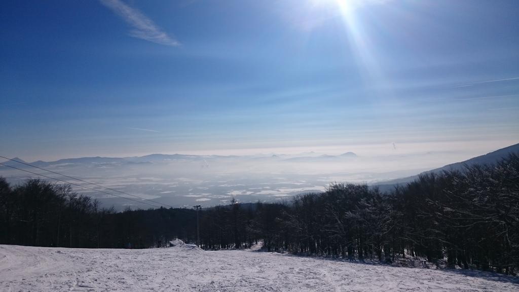 Апартаменты Квартира с удобным расположением в Бишкек Mikulov v Krusnych Horach Экстерьер фото